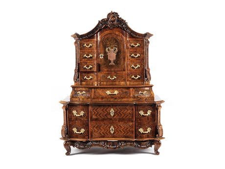 Höchst qualitätvolles Miniaturmöbel-Meisterstück in Form einer barocken Aufsatzkommode des 18. Jahrhunderts